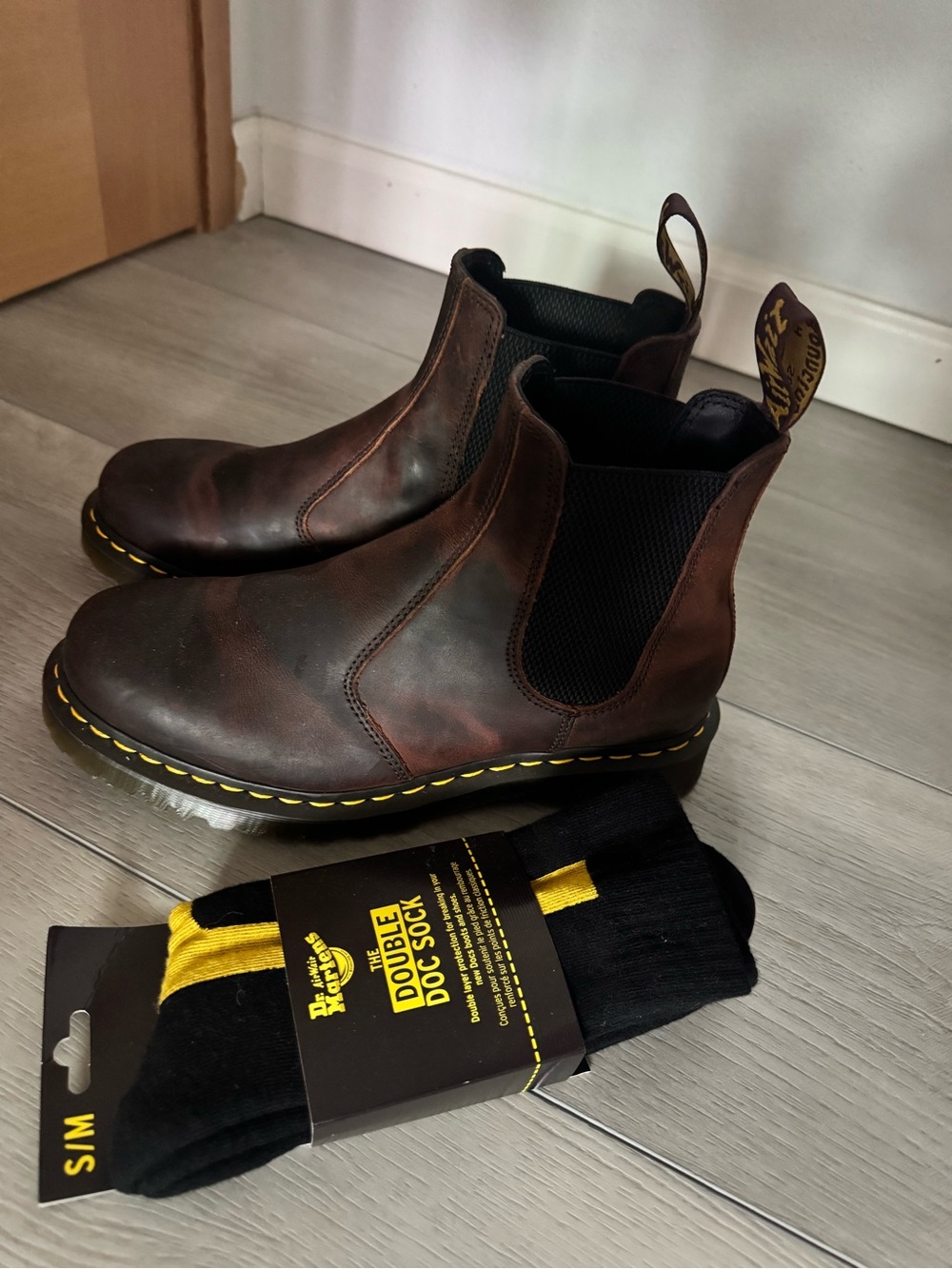 Dr. Martens Men's Dark Brown Chelsea Boots  men’s 8 women’s 9 EU41